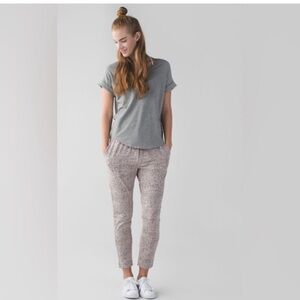 Lululemon Jet Crop Pant in Leopard Print black cream 6